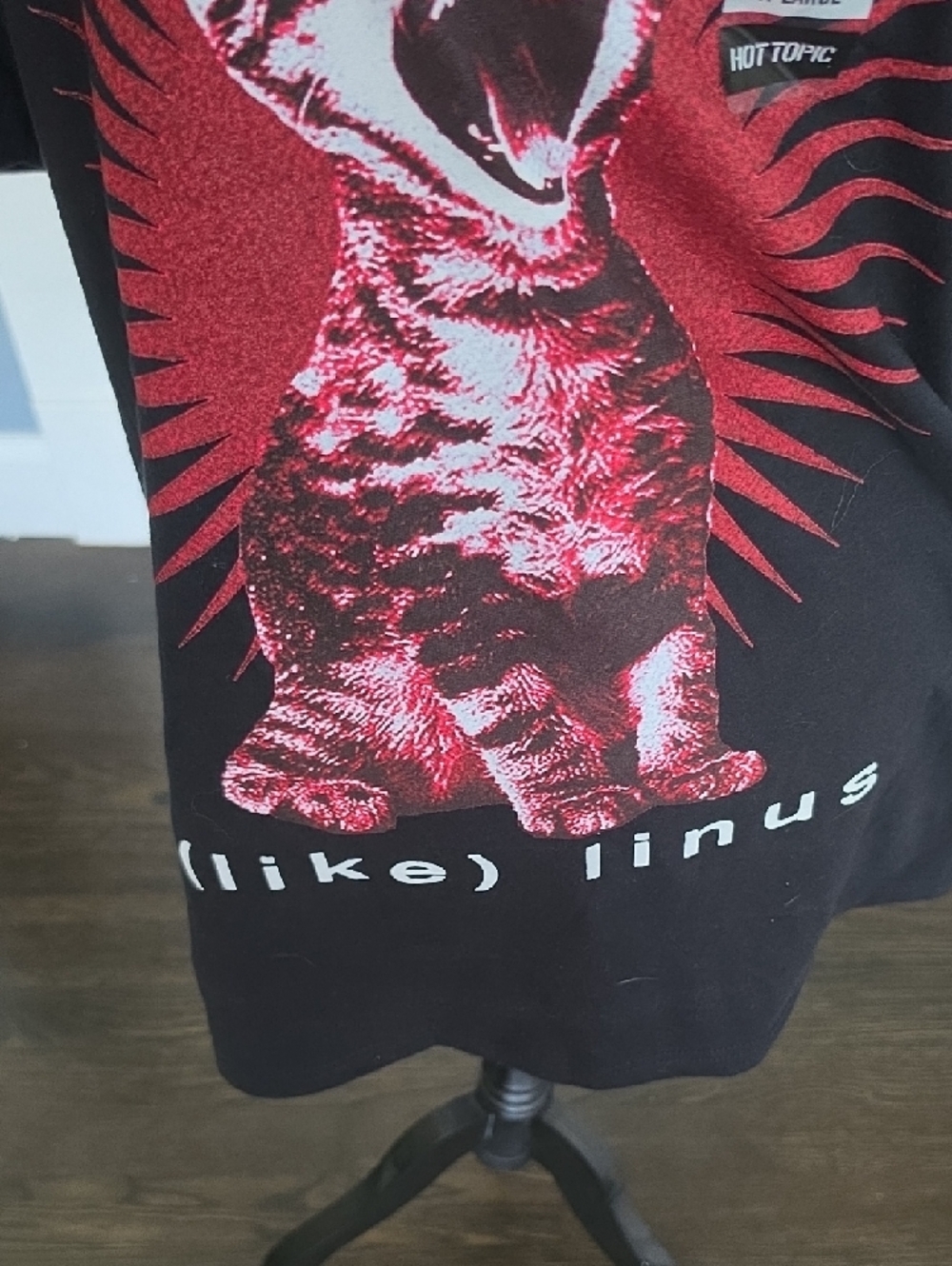 Brand NEW Hot Topic Black Tee with Red Graphic Cat Print - Picture 3 of 5